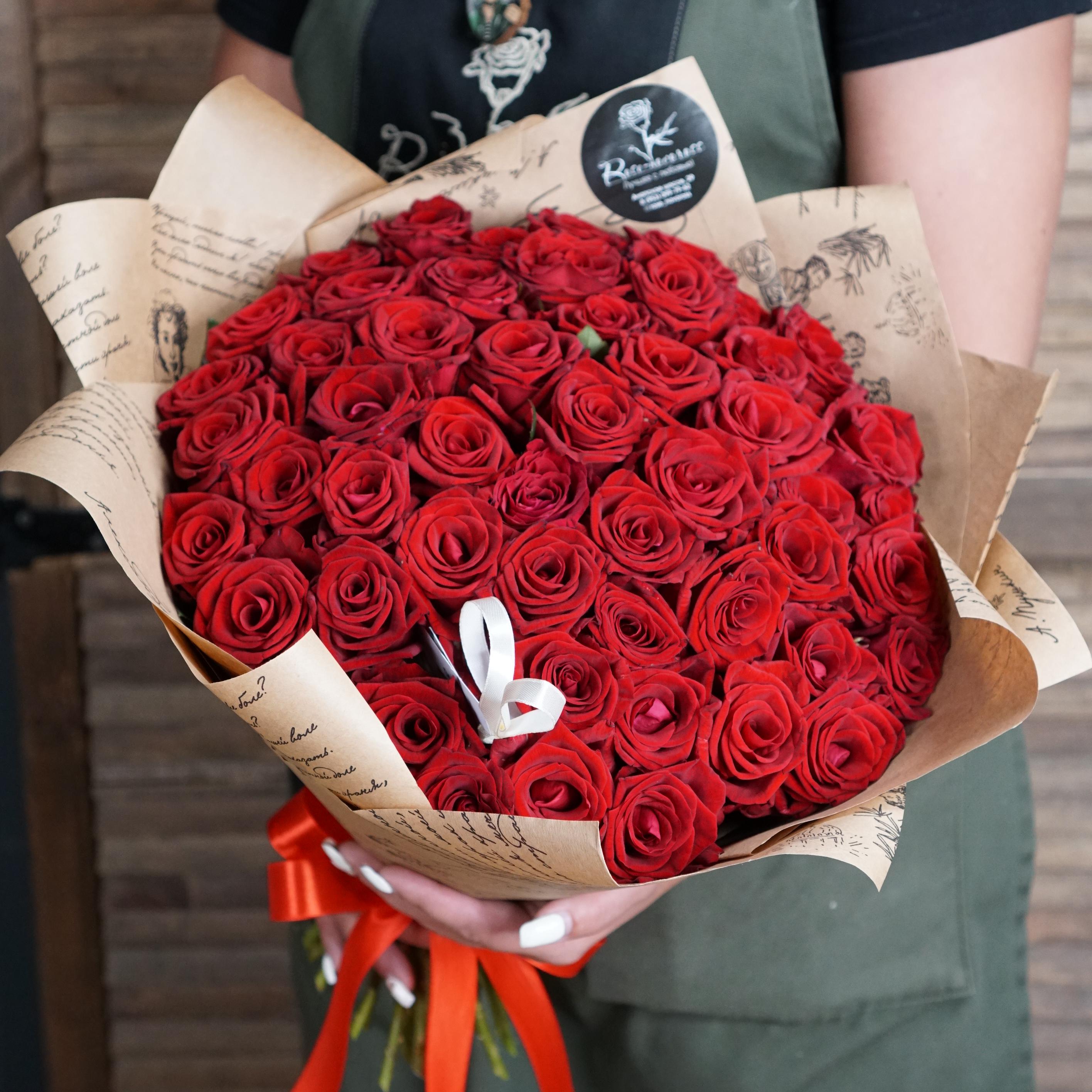 15 Красных роз ред Наоми 50 см